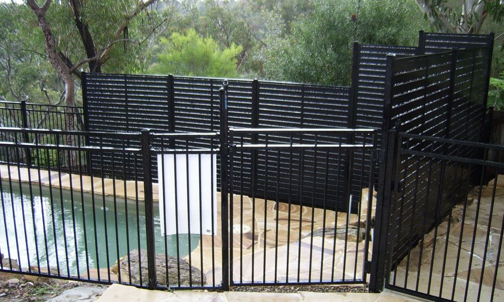 Flat-top & slat pool fencing