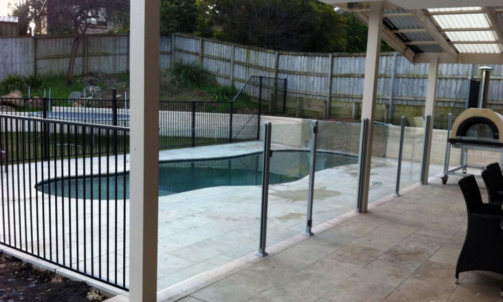 Flat Top & Semi-Frameless Pool Fencing