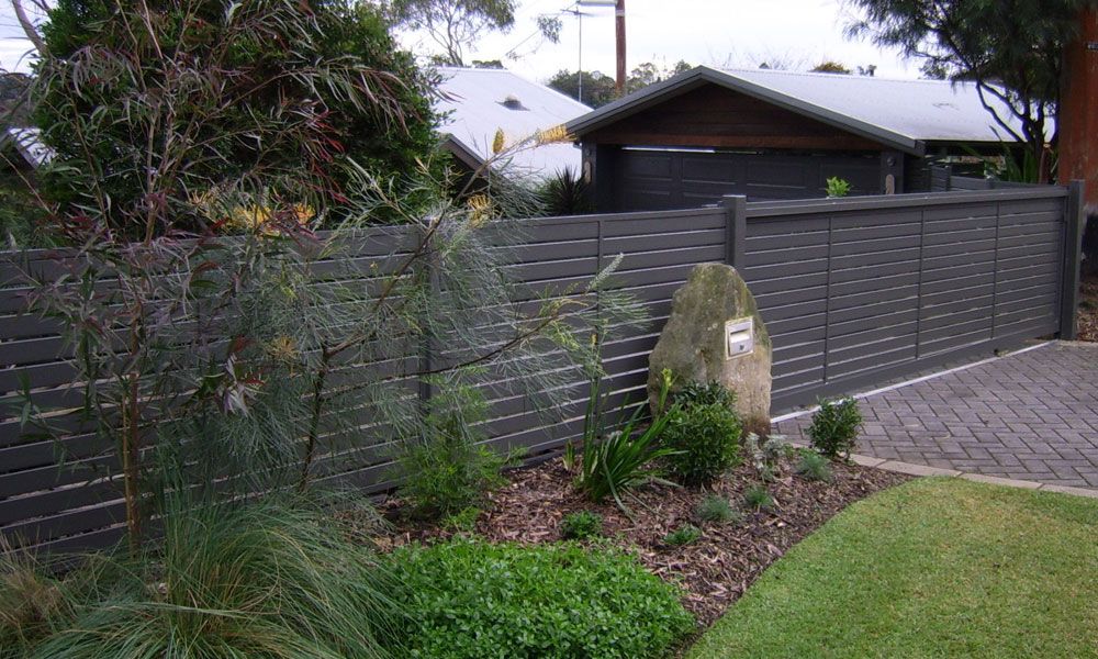 Slat Fencing and Driveway Gate