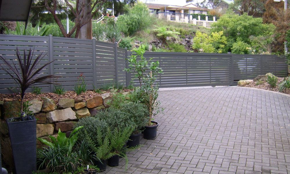 Slat Fencing and Driveway Gate