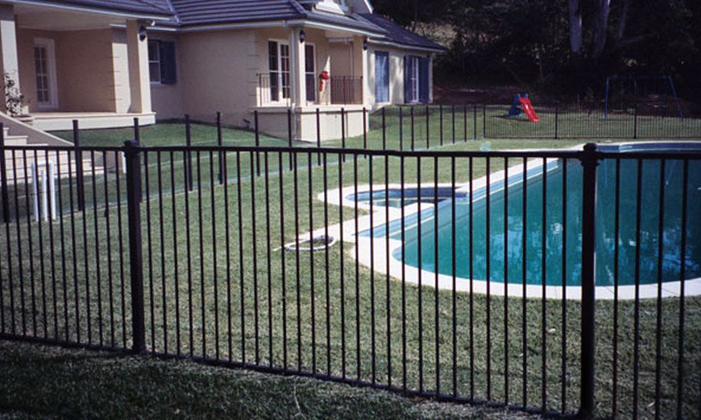 Pool Fencing Flat-top and semi-frameless glass